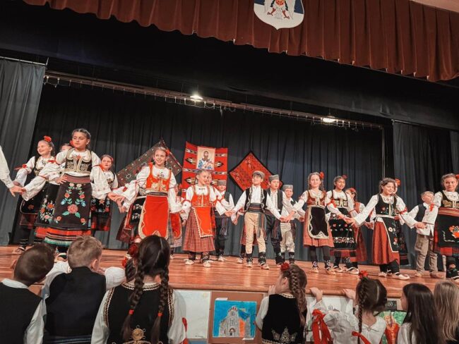 Folklorni-ansambl-,,-Sumadija,,-srednji-uzrast