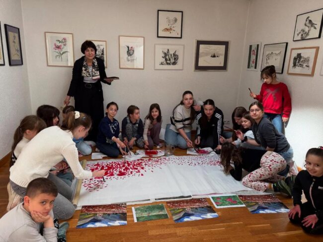 Istoricarka-umetnosti-Slovena-Mitrovska-sa-ucenicima